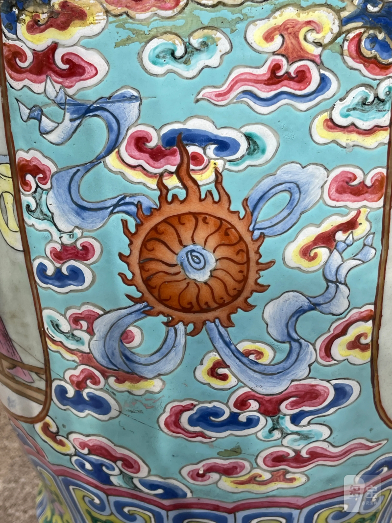 清乾隆 粉彩仕女纹大瓶一对 - 图10